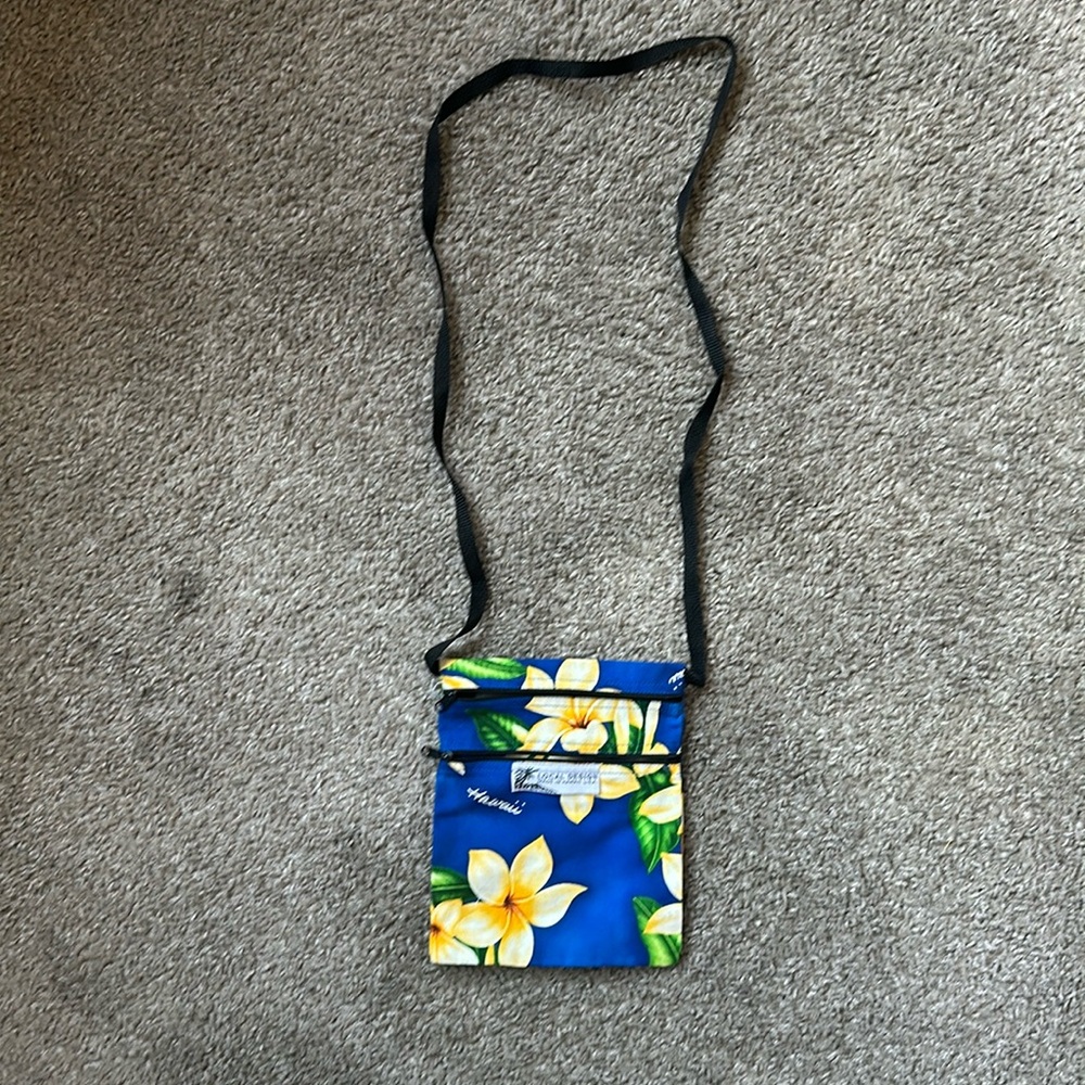 SMALL CROSSBODY BAG